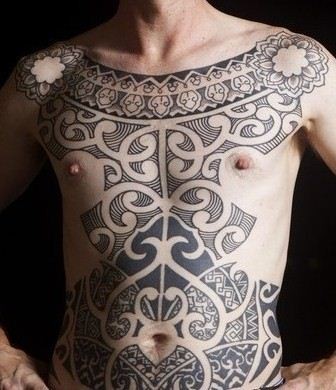 点击大图看下一张：前胸图腾纹身图片纹身作品