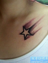 胸部纹身图片：胸部图腾五角星纹身图片纹身作品