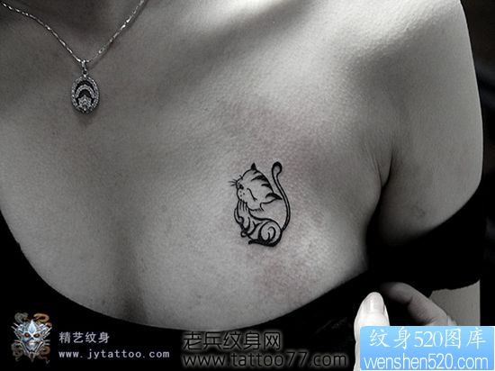 点击大图看下一张：美女胸部可爱的图腾猫咪纹身图片