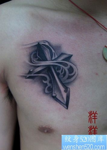 点击大图看下一张:胸部好看潮流的十字架纹身图片
