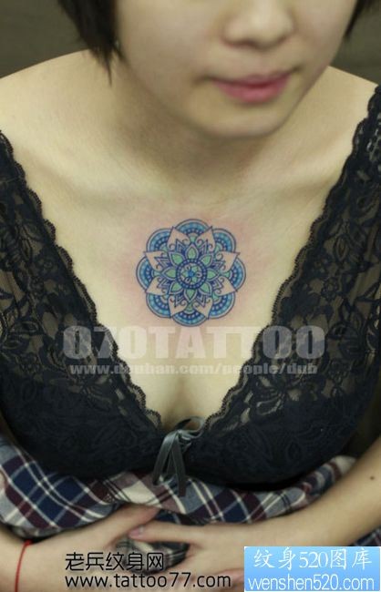 点击大图看下一张：美女胸部潮流好看的图腾纹身图片