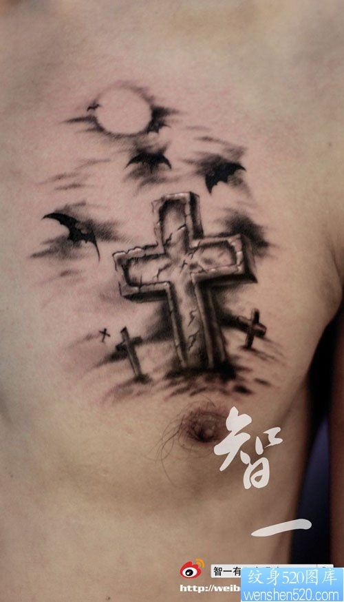 点击大图看下一张:男生胸部超帅的十字架与蝙蝠纹身图片
