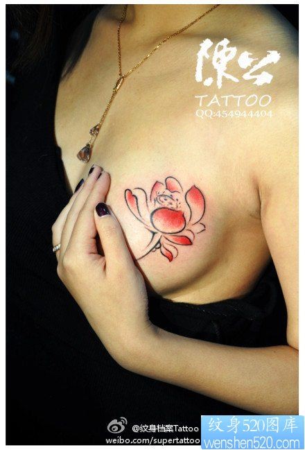点击大图看下一张：诱人的美女胸部莲花纹身图片