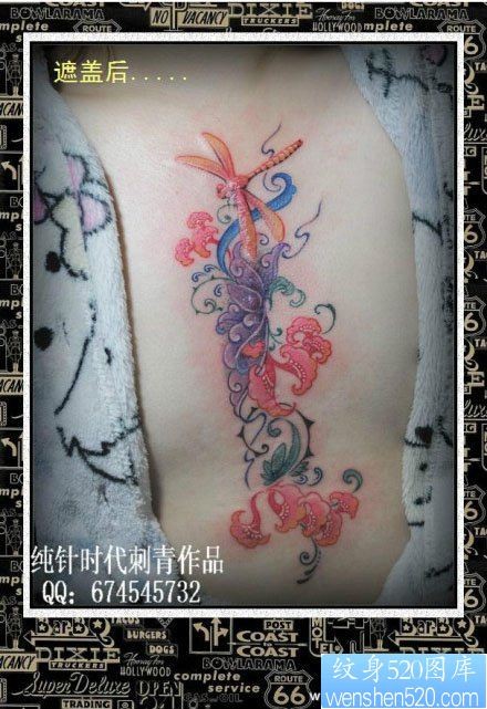点击大图看下一张：胸前好看精美的花卉蜻蜓纹身图片
