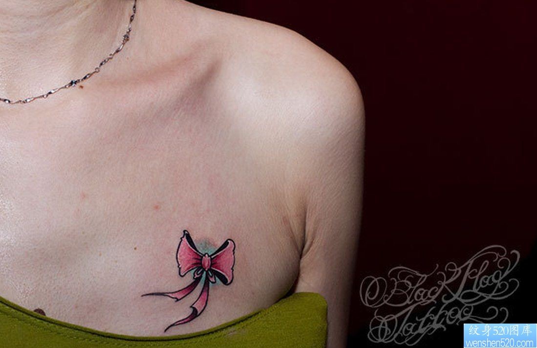 点击大图看下一张：纹身520图库推荐一幅前胸蝴蝶结纹身图片
