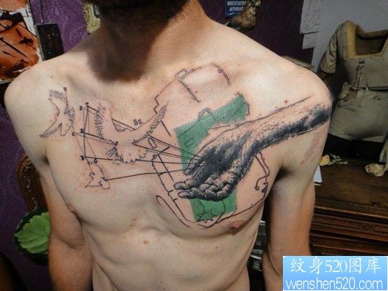 点击大图看下一张：胸部之特别风格放飞和平鸽纹身图案