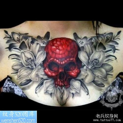点击大图看下一张：一幅女人胸部彩色骷髅头纹身作品