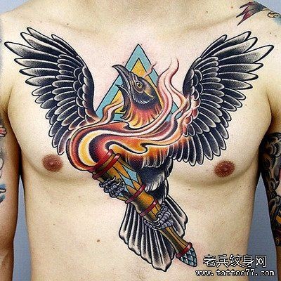 点击大图看下一张：胸口老鹰纹身图案