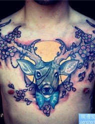一幅胸口彩色羚羊纹身图案