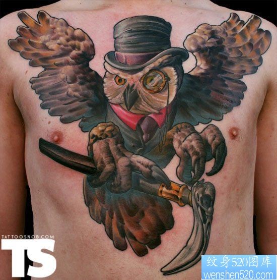 点击大图看下一张：胸部个性鹰死神纹身图案