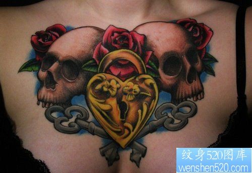点击大图看下一张：女性胸口骷髅纹身图案
