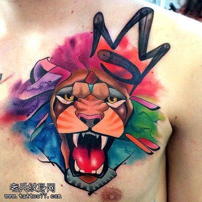 点击大图看下一张：一款胸口彩色泼墨狮子座纹身图案