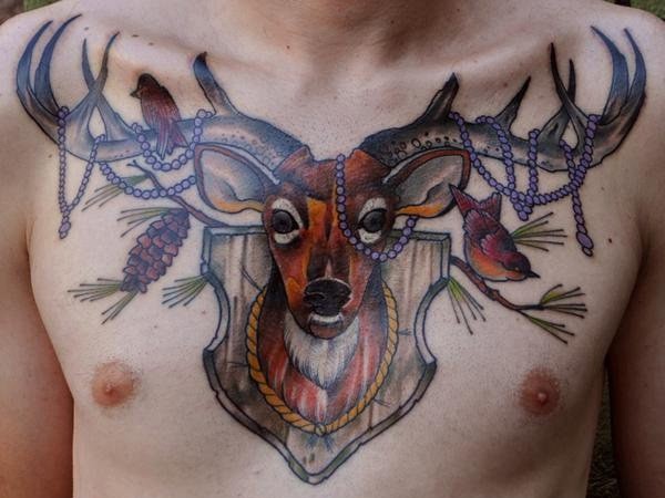 点击大图看下一张：胸部帅气时尚的鹿头纹身图4