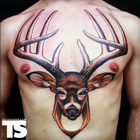 点击大图看下一张：胸部帅气时尚的鹿头纹身图5