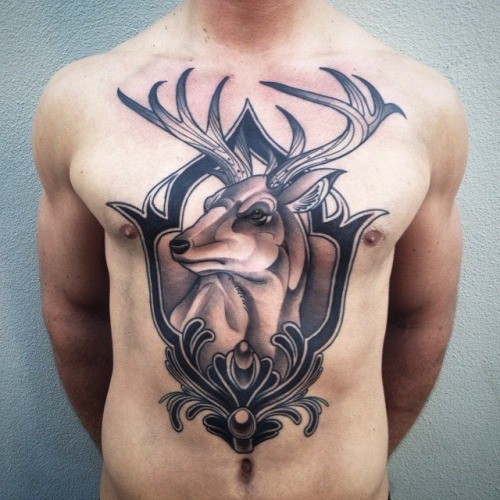 点击大图看下一张：胸部帅气的鹿纹身图4