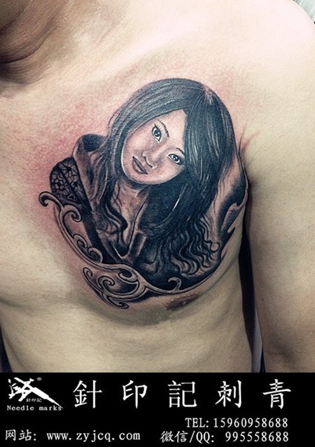 点击大图看下一张：胸前人物肖像纹身