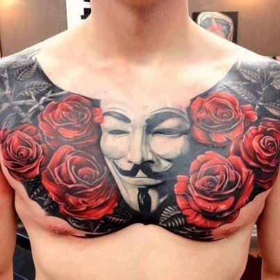 点击大图看下一张：胸部个性的花朵纹身