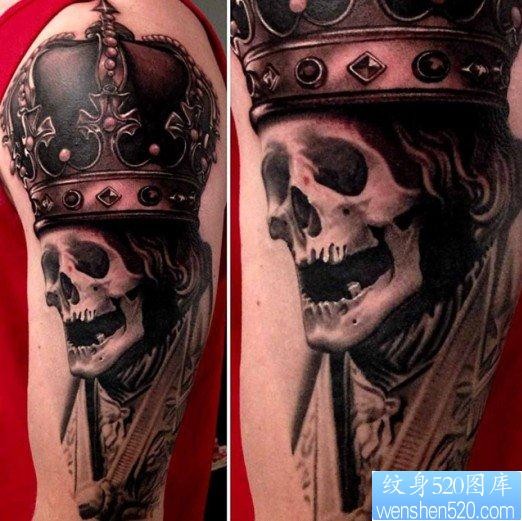 点击大图看下一张：为大家大臂上一张骷髅皇冠纹身图片
