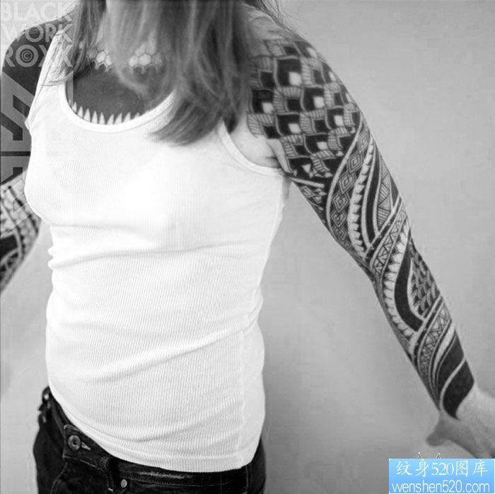 点击大图看下一张：黑灰图腾花臂纹身作品图案展示系列