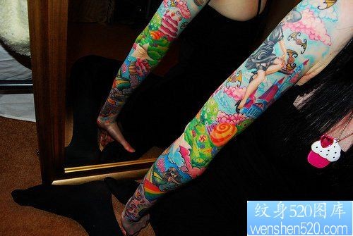 点击大图看下一张：纹身馆推荐一款胳膊彩色花臂纹身图案