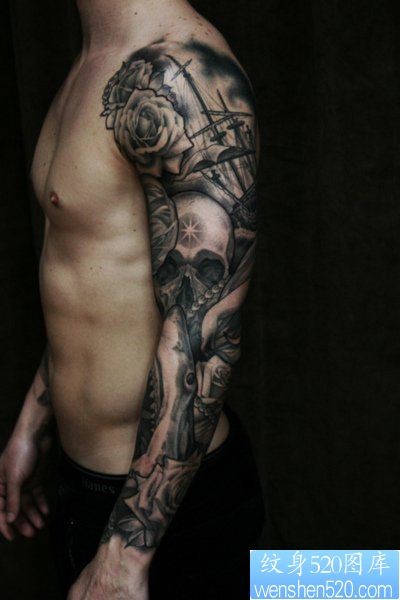 点击大图看下一张：纹身520图库提供一款黑灰欧美花臂纹身图案