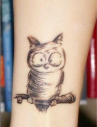 手腕猫头鹰纹身图案