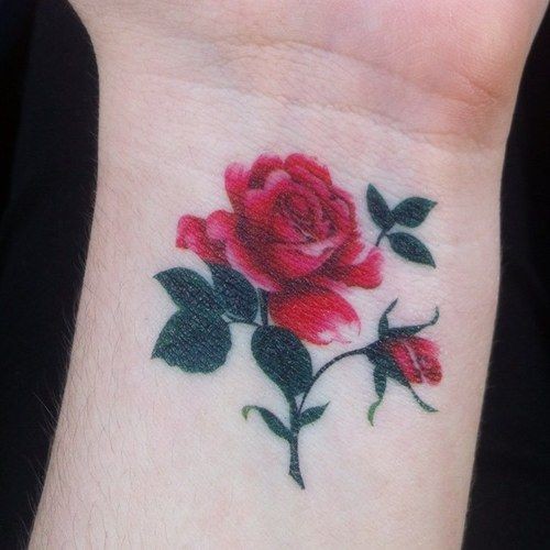 点击大图看下一张：手腕上小小的玫瑰纹身