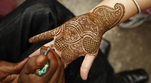 点击大图看下一张：百变手指印度海娜纹身