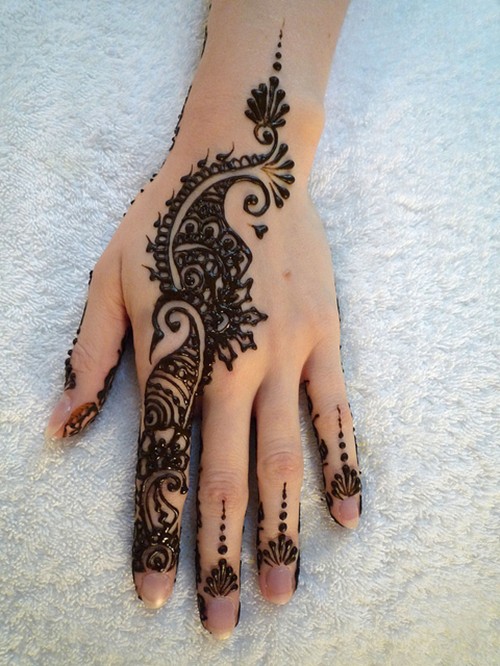 点击大图看下一张：百变手指印度海娜纹身图5