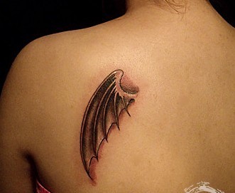 点击大图看下一张：堕落天使的恶魔小翅膀图案