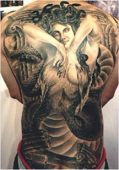 点击大图看下一张：背部一款美女纹身图案