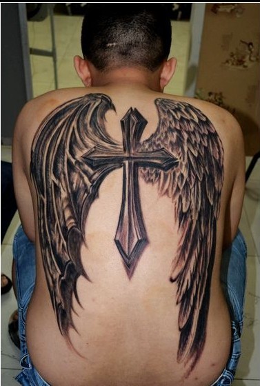 点击大图看下一张：男士背部霸气的善恶翅膀纹身图案