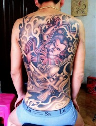 男士背部精美的哪吒纹身图案