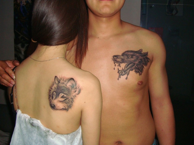 点击大图看下一张：男女情侣背部大凤凰与龙纹身图案图3
