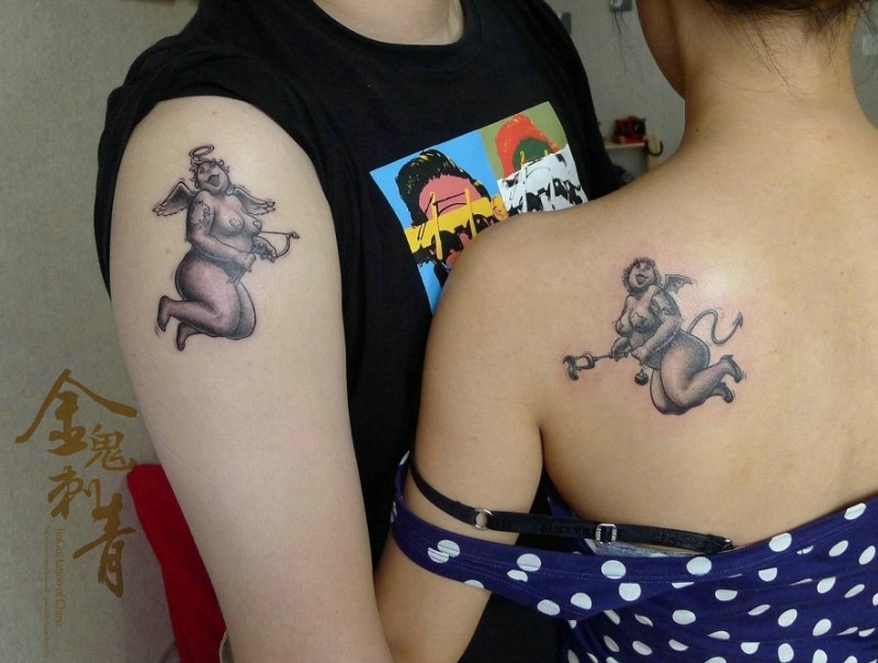 点击大图看下一张：男女情侣背部大凤凰与龙纹身图案图4