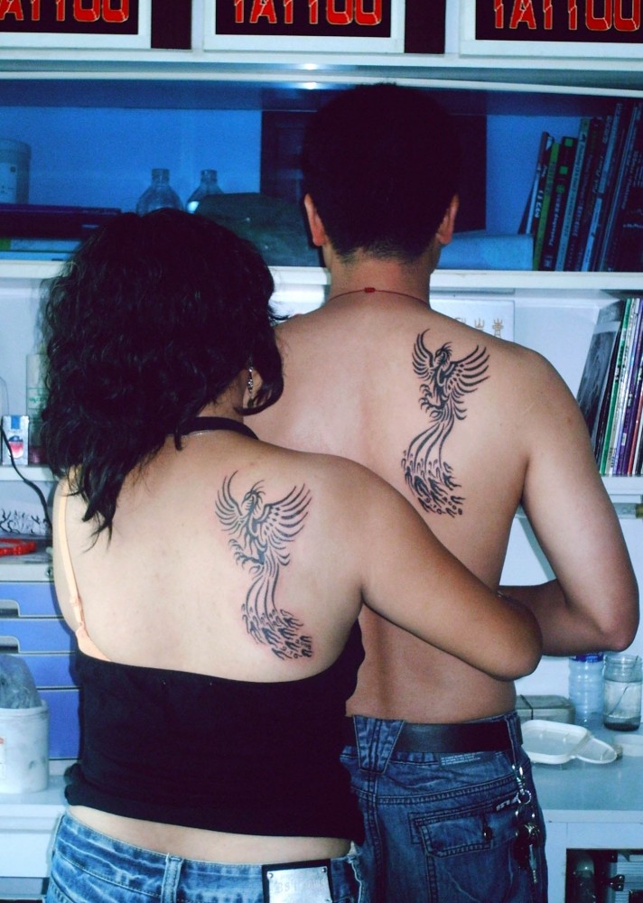 点击大图看下一张：男女情侣背部大凤凰与龙纹身图案图6