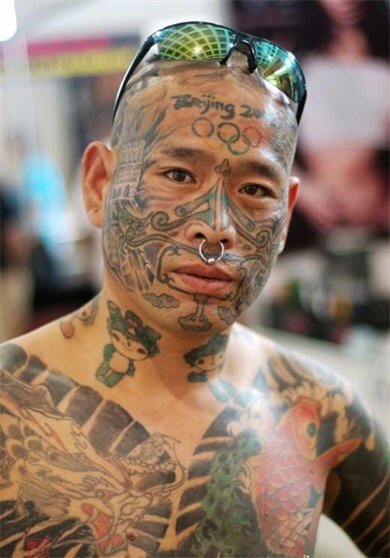 点击大图看下一张：中国纹身第一人 刘明纹身
