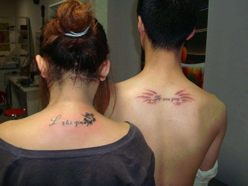 点击大图看下一张:男女背部情侣蓝色羽翼刺青图案图13