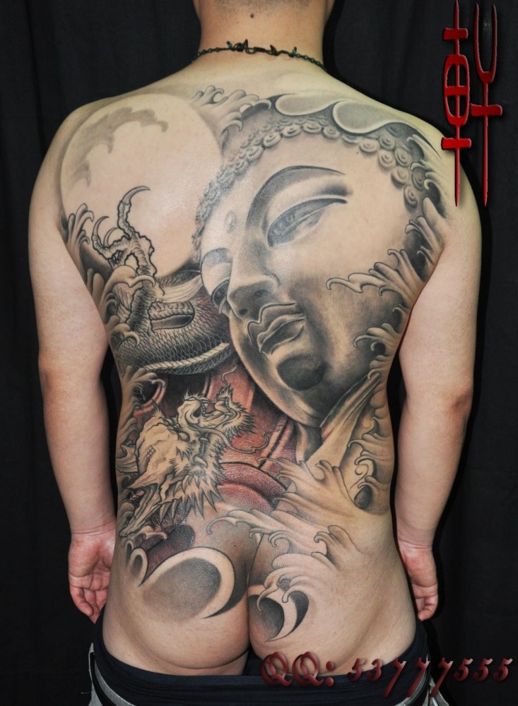 点击大图看下一张：男士背部满背佛像的纹身图案