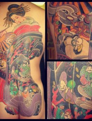 女性背部梅花传统时尚独特刺青
