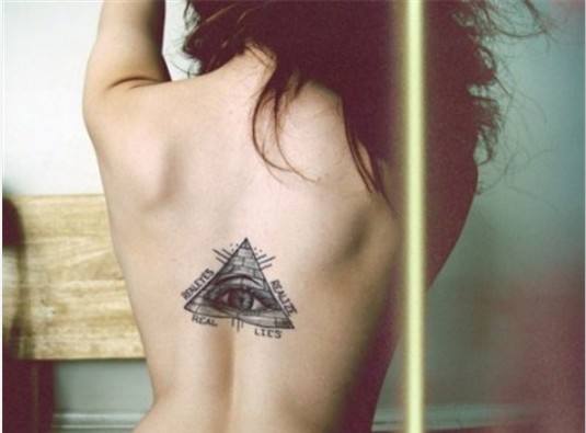 点击大图看下一张：女性背部欧美创意黑白刺青