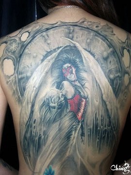 点击大图看下一张：背部带翅妖精纹身图案