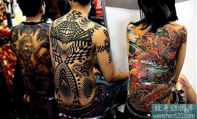 点击大图看下一张：悉尼纹身大会上的满背纹身作品展示