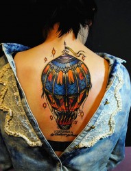 美女后背个性热气球纹身图案