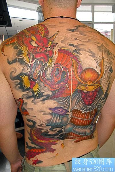 点击大图看下一张:满背龙武士纹身图片