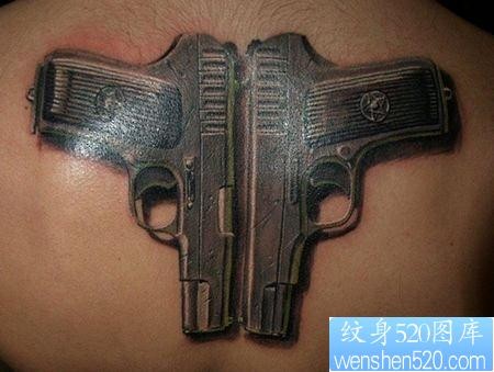 点击大图看下一张：另类的背部一幅手枪纹身图片作品