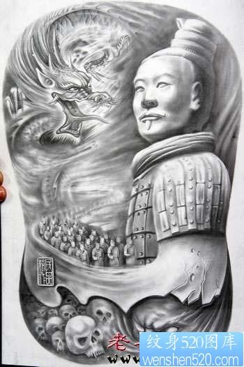 点击大图看下一张：满背秦始皇兵马俑纹身作品
