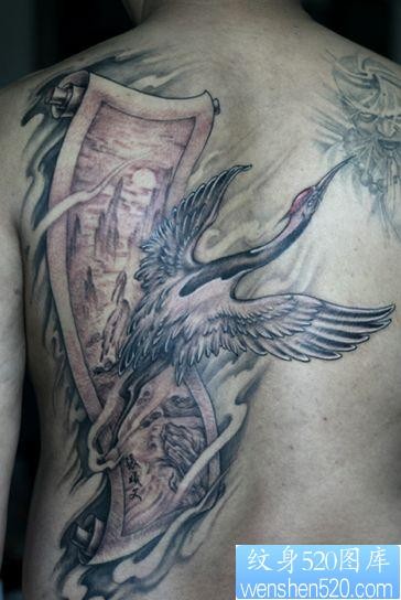 点击大图看下一张：背部纹身图片：背部白鹤仙鹤丹顶鹤纹身图片纹身作品