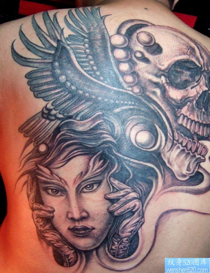点击大图看下一张：后背纹身图片：经典帅气的后背美女肖像骷髅纹身图片作品（精品）