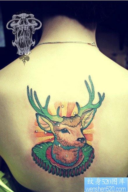 点击大图看下一张：女人后背时尚可爱的梅花鹿纹身图片